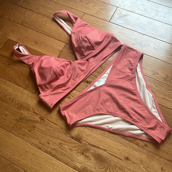 Dusty Cedar Tall Tri & V Front High Waist Bikini Set. Cupshe with Jojo fletcher. - Picture 7 of 7